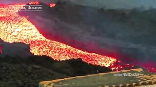 Лавовое цунами на Канарах. Вулкан выворачивает море наизнанку