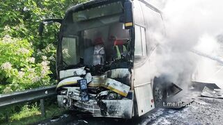 Два автобуса с детьми столкнулись на Кубани. Один - загорелся