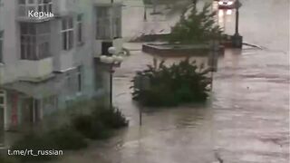 Керчь затопило после ливня