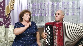 Вітер по полю гуляє. Украинская народная песня. Поют Сергей и Людмила Лопатины.