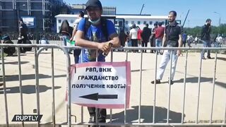 Путин продлил срок временного пребывания мигрантов в России