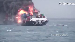 Взрыв на корабле с химикатами