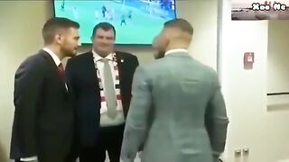Pеакция охраны когда Конор Макгрегор поставил руку на плечо Путина