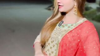 Kia Girls laalchi Hote hen ???????? #funny