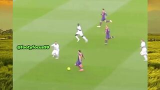 Kalau ada yang bisa bikin Ramos kewalahan, ya cuma satu jawabannya: Zlatan. ???????? #ZlatanVsRamos #LegendOnly #Respect