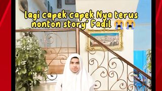 Anak manis baru pulang sekolah
