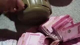 biasanya baru setengah jga udah di bongkar itu celengan ????????