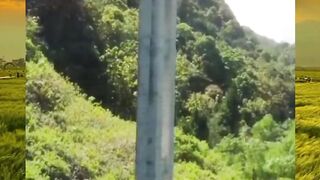 Penemuan jenazah di bawah Jembatan Rowari Jils, Tepus – Gunungkidul, siang ini (30/5). Evakuasi masih berlangsung, kronologi belum diketahui.