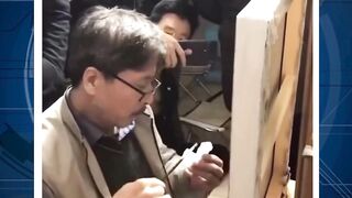 Leng Jun (lahir tahun 1963) adalah seniman Tiongkok