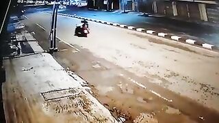PERAMPOKAN SEPEDA MOTOR DI JALAN
