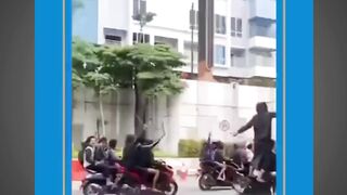 TEREKAM Konvoi Geng Motor di Medan pada Siang Bolong, Terpantau Membawa Sajam!