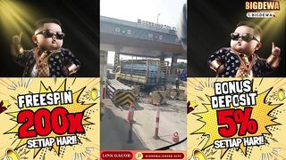 Lagi, Truk Kontainer Tabrak Gerbang Tol dan Dua Mobil di Ciawi