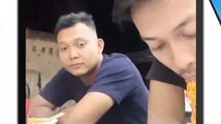 di hipnotis sama mie ayam hahaha