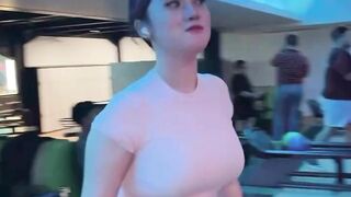 maen bowling yuk sama aku