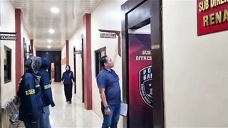 BREAKING! Tiga pelaku pemerkosaan siswi SMP di Banten ditangkap polisi usai kasusnya viral di media sosial.