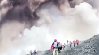Gunung Berapi Etna Italia Meletus ????????