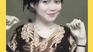 Dia joget dikit, timeline langsung panas.