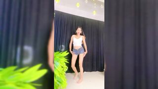 Indian Girl Karishma Singh Dance 3