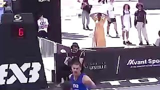 Expert Basketball Throw