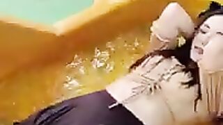 Komal mahawar viral video water park girl viral video ivany wright twitter