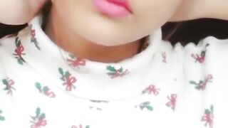 Beautiful Girl thinking a song in her Mind In this short clip a beautiful girl thinking a song "Agar Mai Bata Du Mere Dil Me Kya Hai"