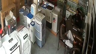 Faisalabad: An unidentified person attempted to kill the owner of Chaudhry Corporation on Waratpura Road within the limits of D-Type Police Station.