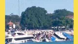 Kapal Cepat Terbalik di Nusa Lembongan, 89 Penumpang Selamat