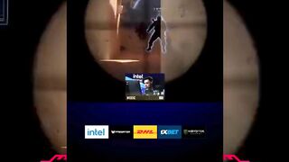 Lagi serius nunggu musuh dari depan...
