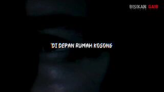 di depan rumah kosong