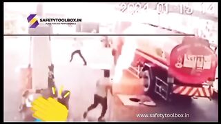 Insiden Terek4m Kamera! ???? Tetap berhati-hati dimanapun dan saat apapun #viralvídeo