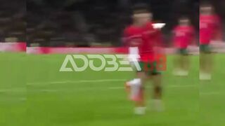 Gol Spektakuler! Tendangan backflip Ronaldo bikin stadion geger!
