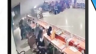 Plafon di area loket pembelian tiket Terminal Jatijajar