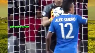 Gawang Buffon? Banyak yang nyerah. Tapi Ronaldo? Dia bikin gol seperti itu rutinitas