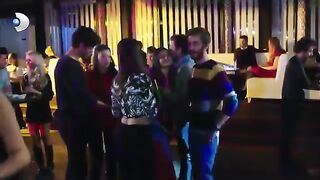 Savaş, Nazlı ya Laf Atan Çocukla Yarışıp Özür Diletiyor! - Güneşin Kızları 27.Bölüm
