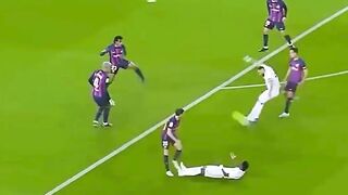 ⚽️???? Momen langka dari Koundé yang bikin semua mata terpana!