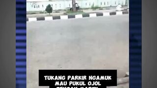 Heboh! Petugas Parkir Hendak Pukul Driver Ojol Pakai Martil di Medan
