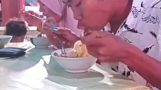 saking kagetnya sampe tersedak ????????