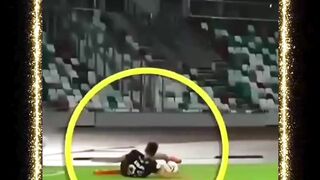 kontrol bola luar biasa dalam sepak bola????