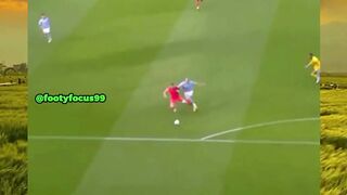 ???? Bro terlahir berbeda... #HaalandMode #BornToScore