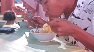 bisa aja keluar dari hidung