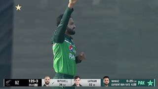 4th Wicket | Spun through the gate! Mohammad Nawaz with a beauty to remove Daryl Mitchell ✨  #PAKvNZ | #TayyariKiwiHai