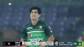 7th Wicket | Crashing the stumps, Naseem Shah style! ????????  #PAKvNZ | #TayyariKiwiHai