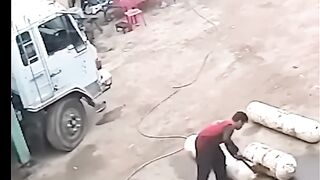Follow aja, biar gak kudet tiap ada insiden seru! 6