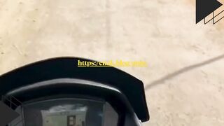 Anak kucing ini baru belajar jalan, jalannya masih menggal-menggol kayak habis mimpi indah ????