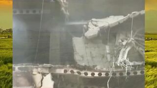 Warga Ibu Kota Teheran dilanda kepanikan setelah serangan roket Israel yang menyasar apartemen warga.
