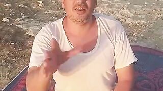 مواطن مصري يرفض لقافلة