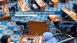 Video Tiga Anggota DPRD DKI Asyik Ngerumpi Saat Rapat Paripurna