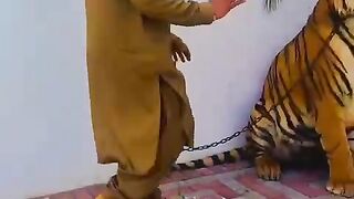 Asal dosti kabhi sath nahi chorti????????b