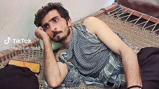 Pata ni ama ko kis bat ka ghusa tha