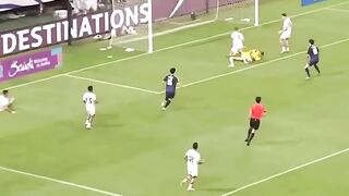 JAY IDZES DENGAN SENGAJA MENARIK JERSEY EMIL AUDERO By KAMUSTOTO